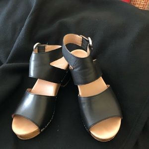 Dansko Sandler, very stylish with shorts, jeans, or dresses. Comfortable
